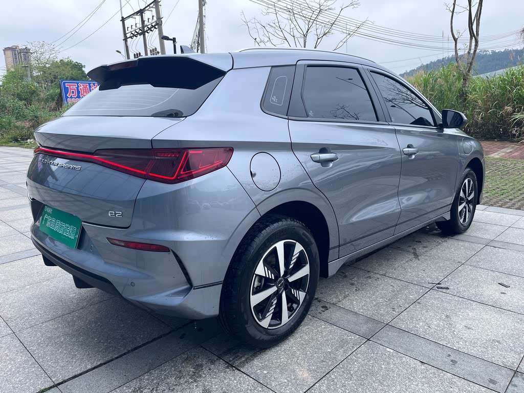 BYD e2 2023 Luxury
