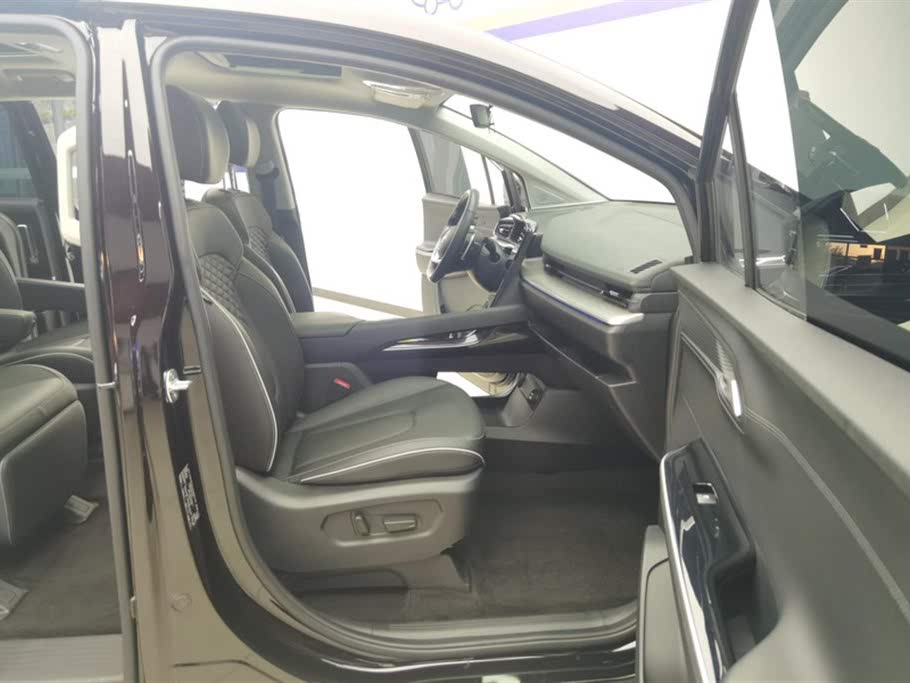 Hyundai Custo 2021 380TGDi LUX Premium
