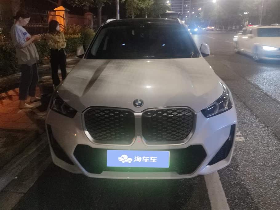 BMW iX1 xDrive30L M Sport Package 2023