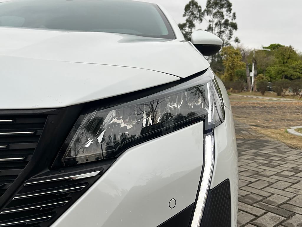 Peugeot 408 2022 1.6T Light Chaser Edition