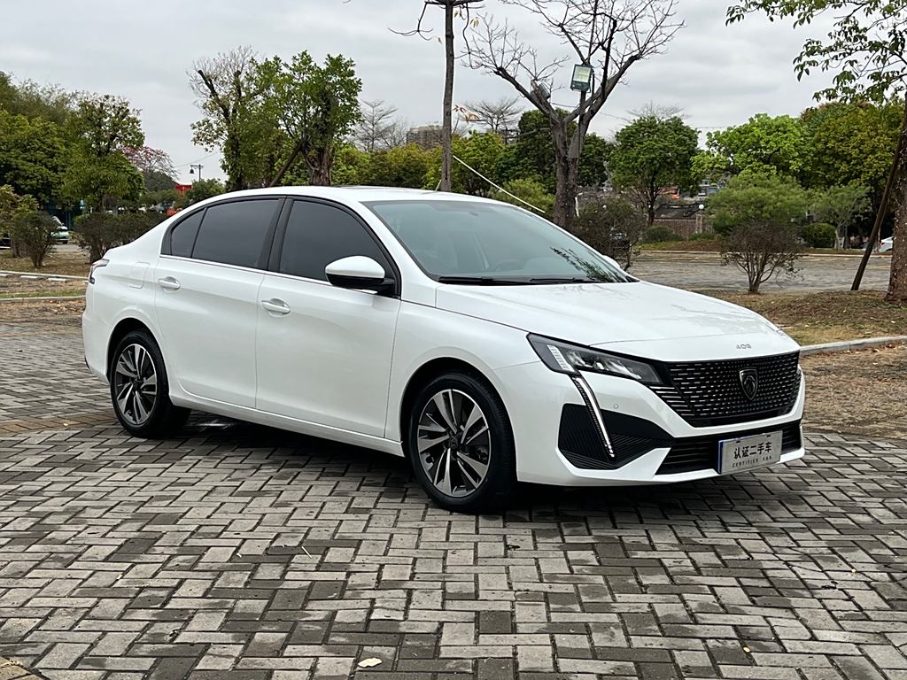 Peugeot 408 2022 1.6T Light Chaser Edition