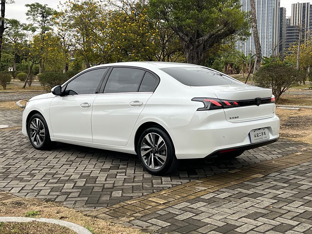 Peugeot 408 2022 1.6T Light Chaser Edition