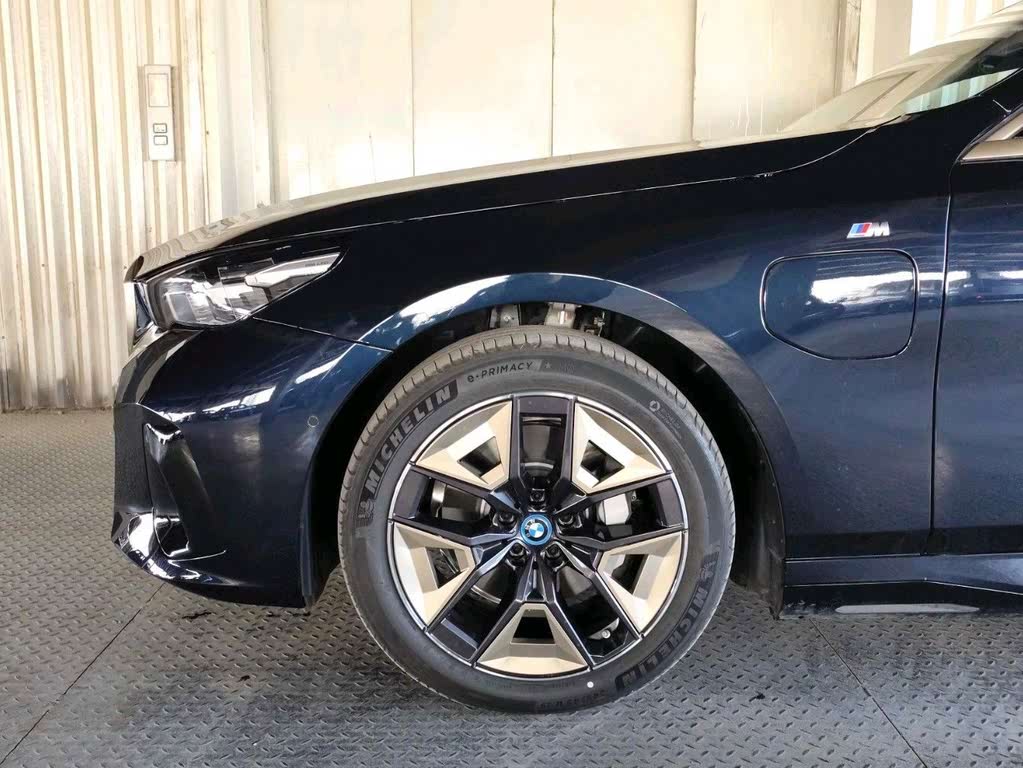 BMW i5 eDrive35L M Sport Package 2024