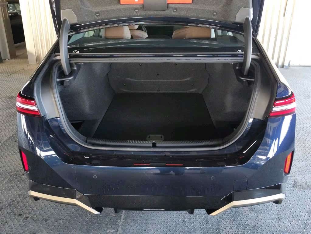 BMW i5 eDrive35L M Sport Package 2024