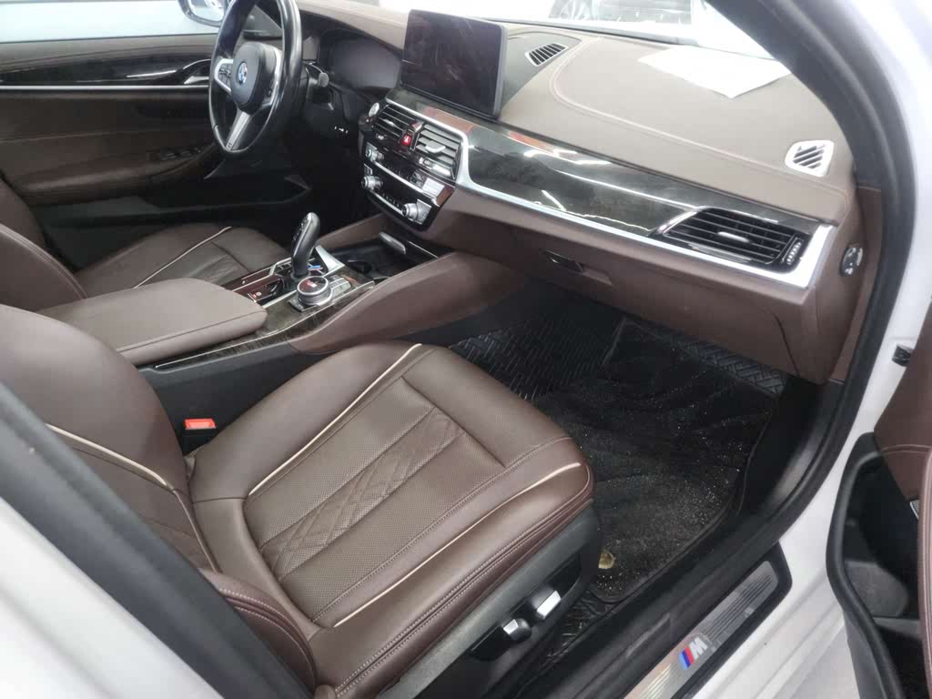 BMW 5 Series 525Li M Sport Package 2021