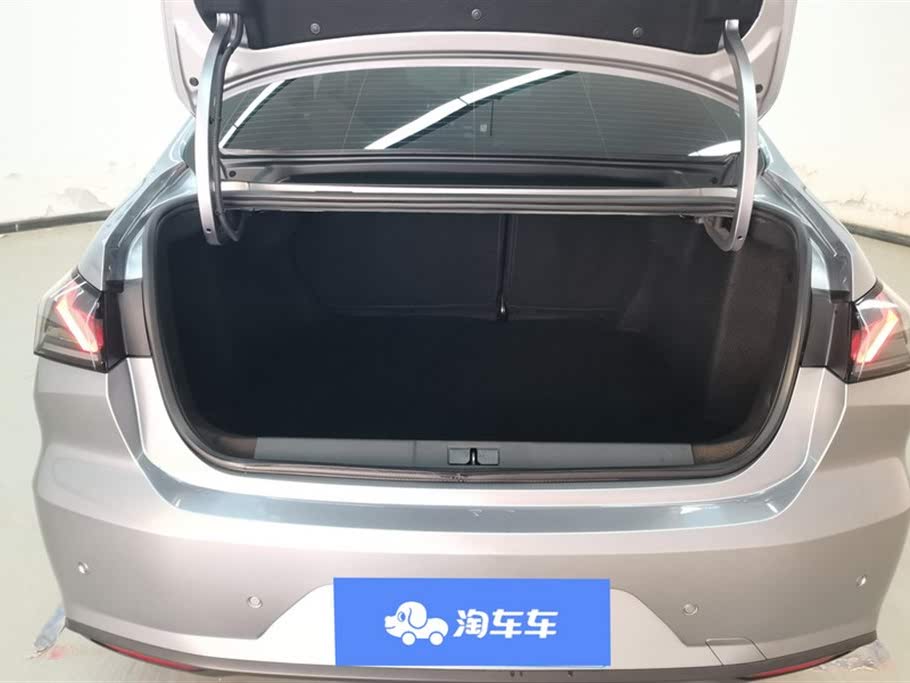 Peugeot 408 1.6T "Версия, стремящаяся к свету" 2022 года
