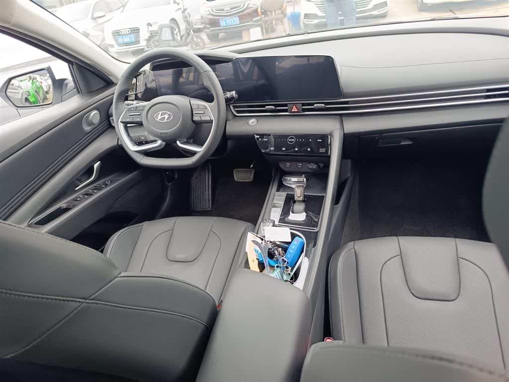 Hyundai Elantra 2022 1.5L CVT GLS Leading Edition