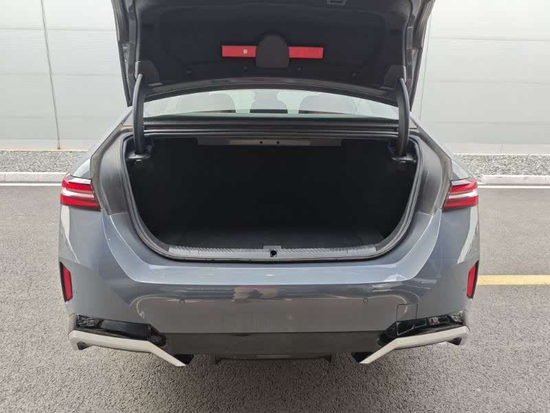 BMW i5 eDrive35L M Sport Package 2024