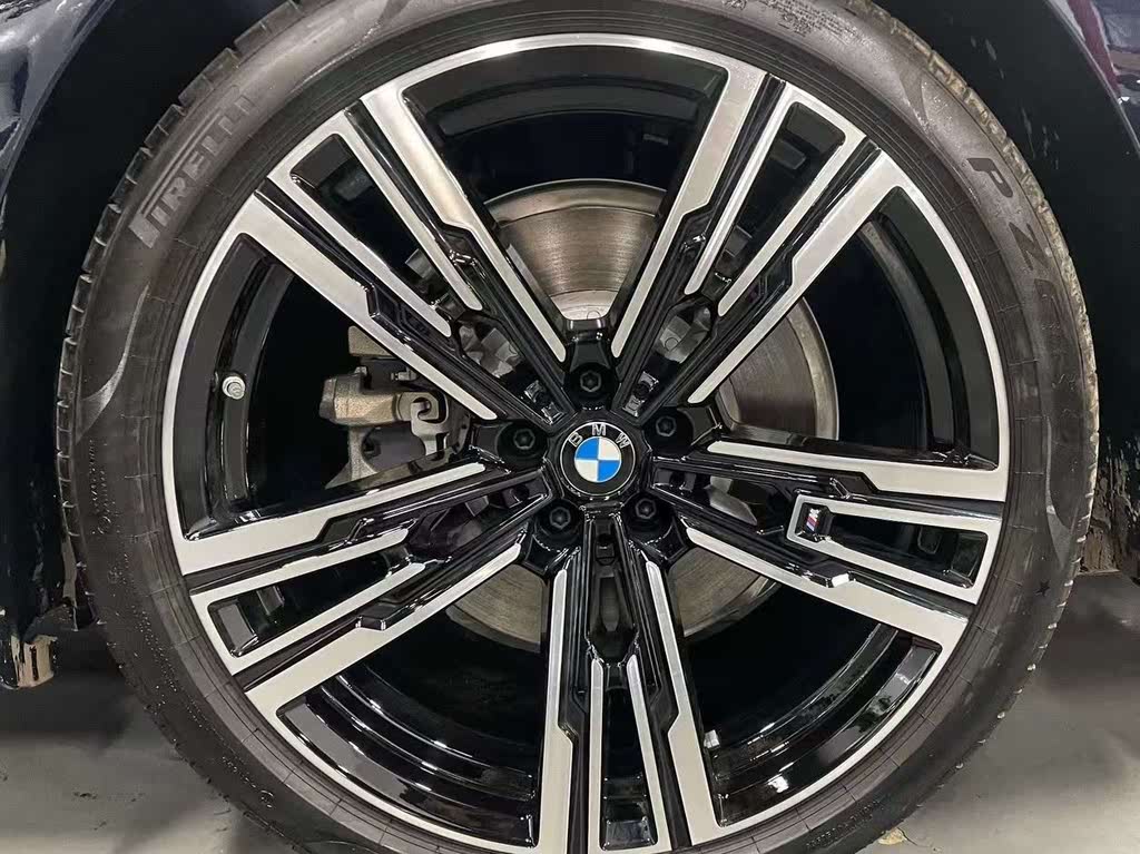 BMW i7 eDrive50L M Sport Package (2023)