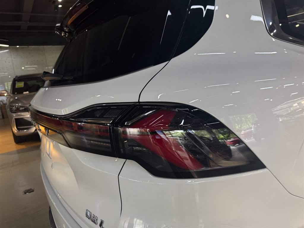 Geely Haoyue L 2.0T DCT Premium 2025