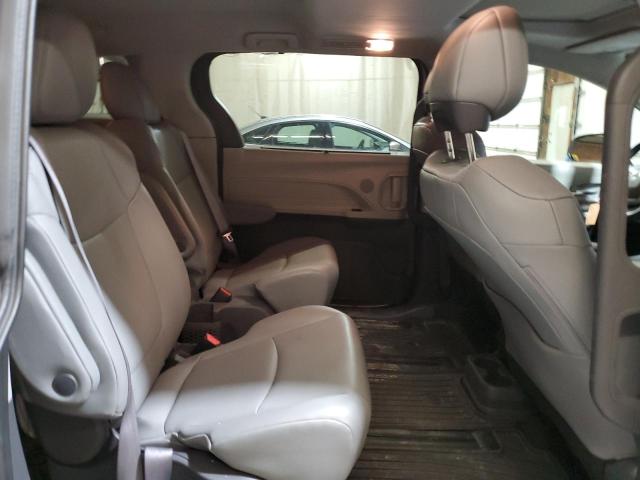 TOYOTA SIENNA XLE 2021