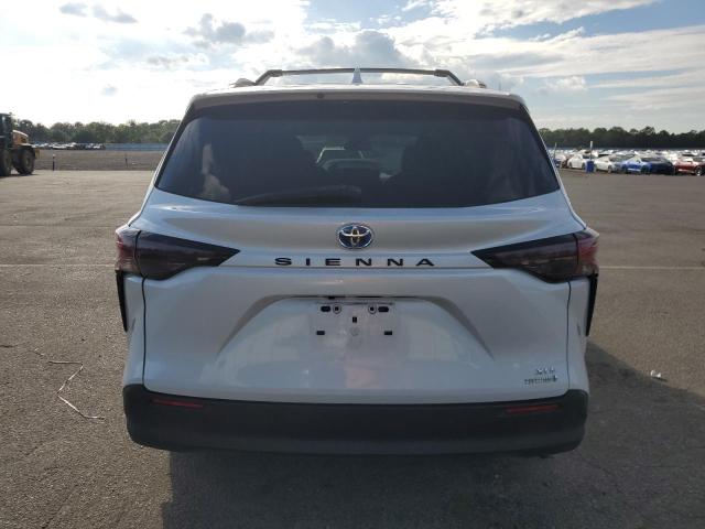 TOYOTA SIENNA XLE 2024