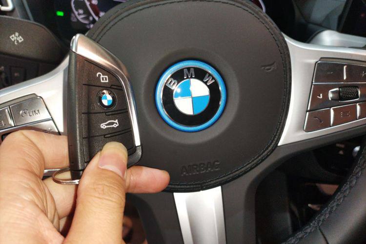 BMW iX3	2023
