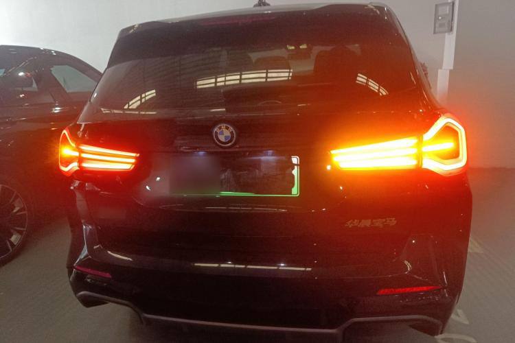 BMW iX3	2023