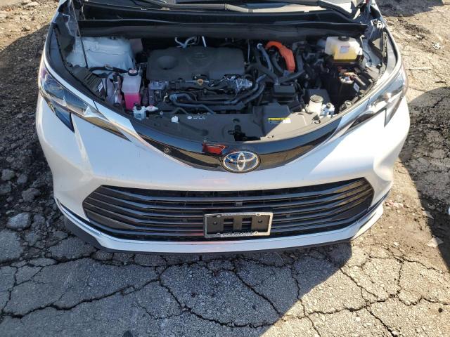 TOYOTA SIENNA LIMITED 2025