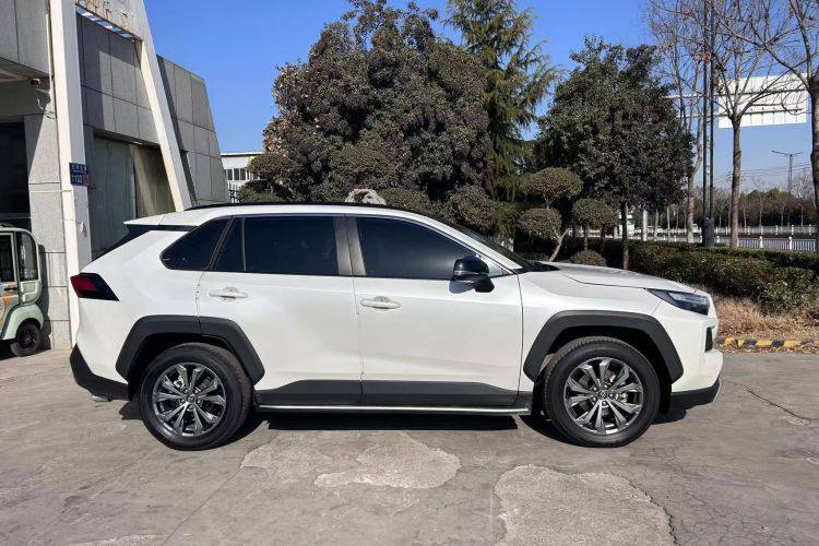 TOYOTA RAV4 2023