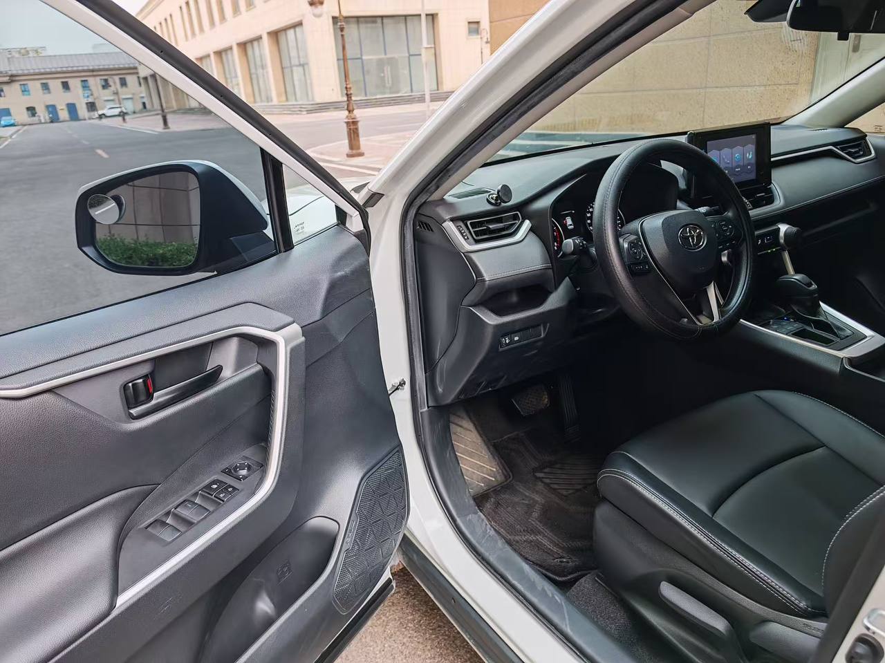 TOYOTA RAV4 2022