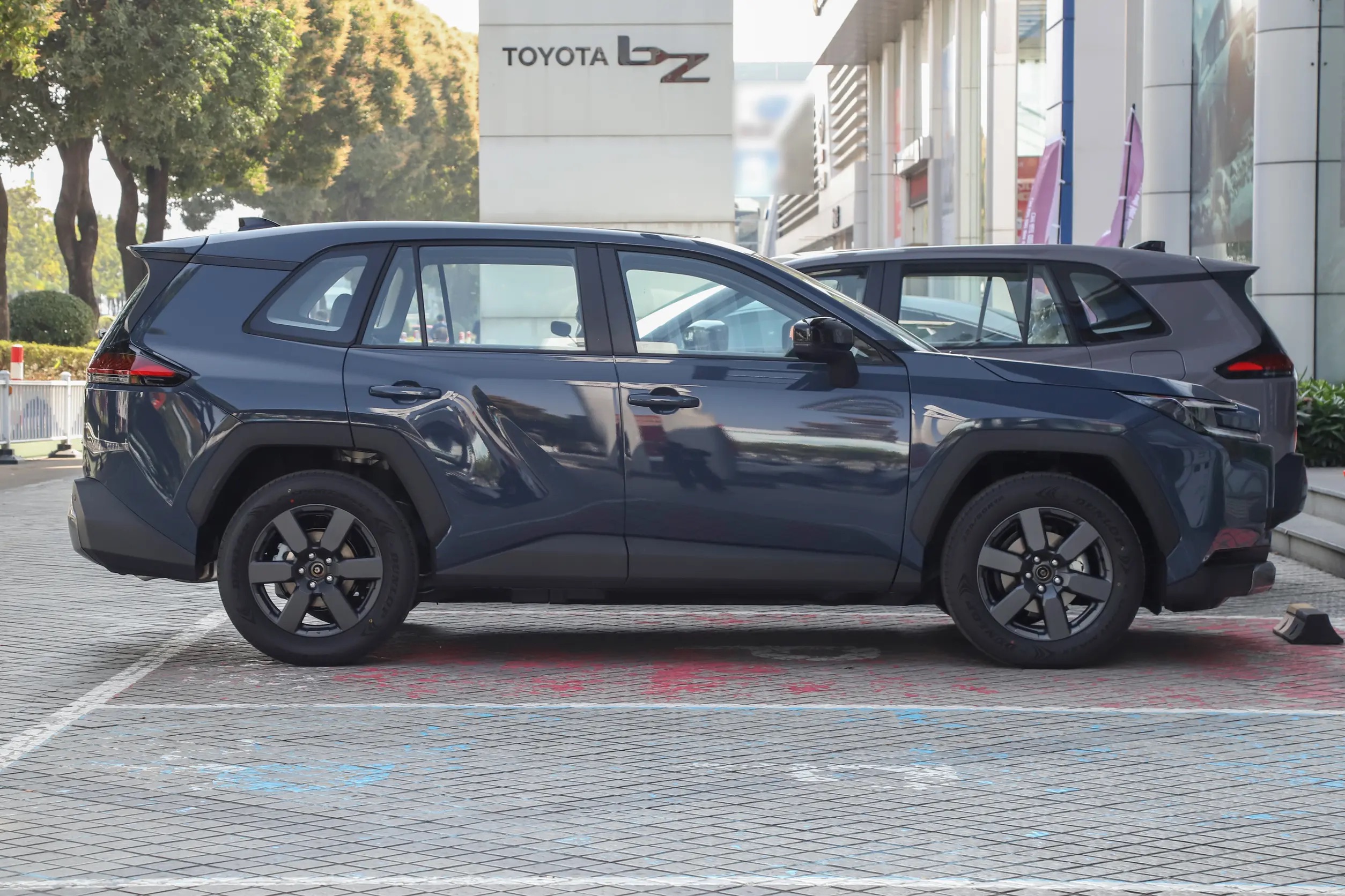 TOYOTA RAV4 2026
