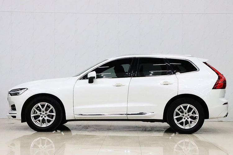 VOLVO XC60 T5 2021
