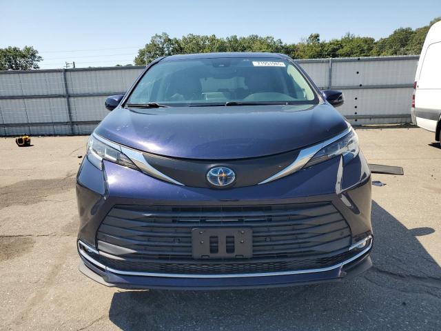 TOYOTA SIENNA XLE 2021