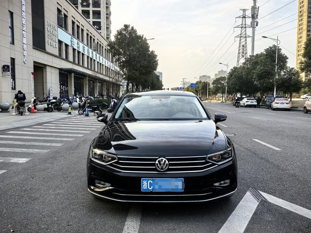 VOLKSWAGEN PASSAT 2020