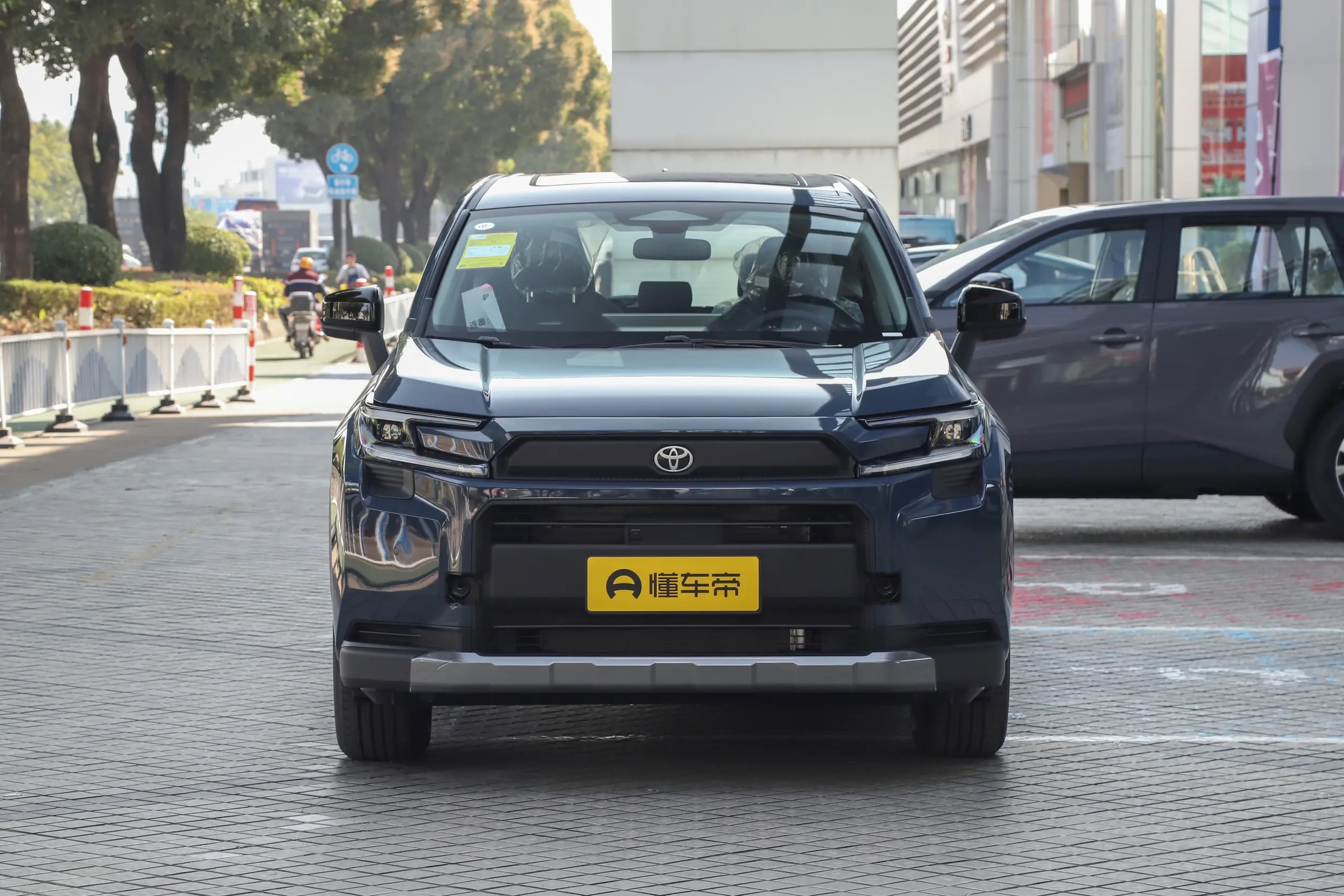 TOYOTA RAV4 2026