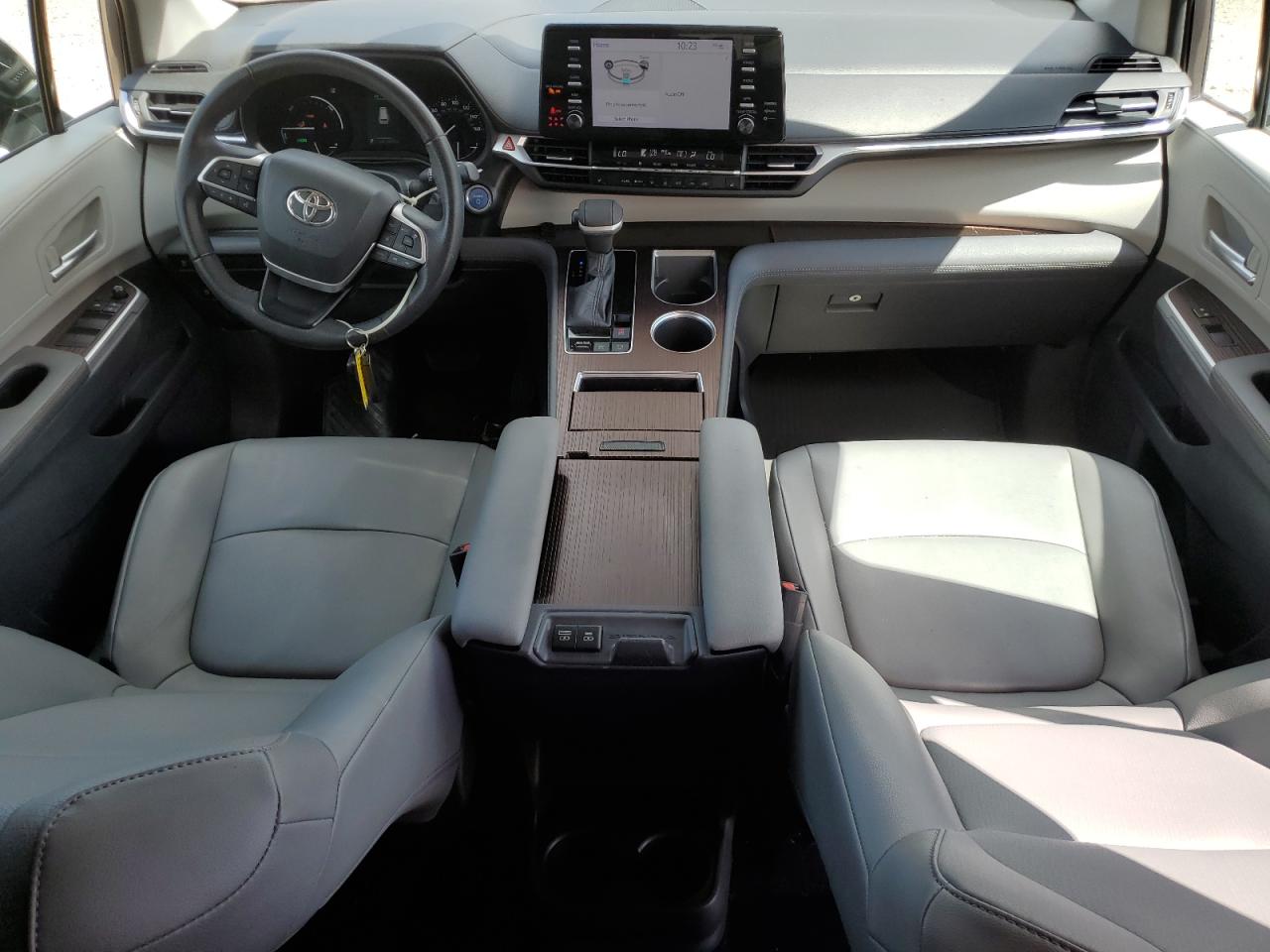 TOYOTA SIENNA XLE 2021