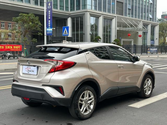 TOYOTA C-HR 2021