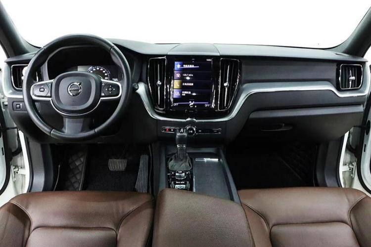 VOLVO XC60 T5 2021