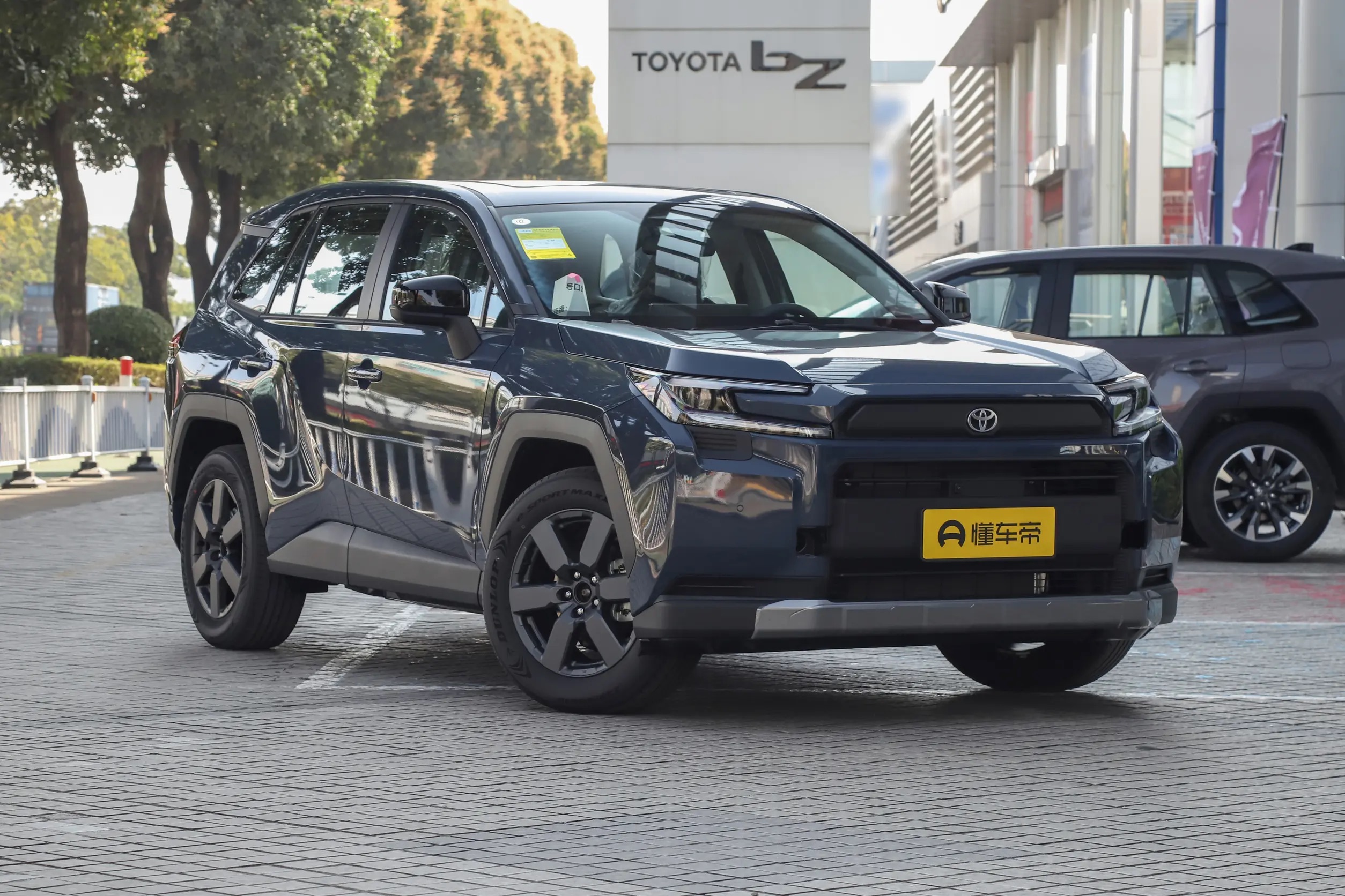 TOYOTA RAV4 2026