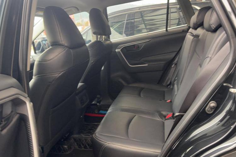 TOYOTA RAV4 2021
