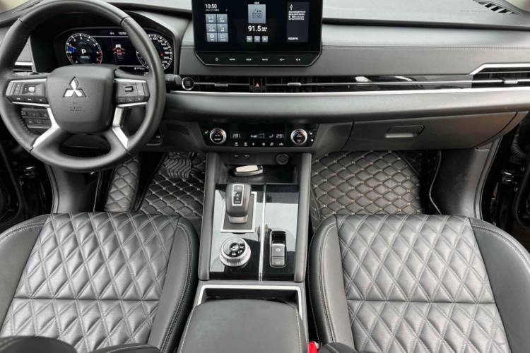 MITSUBISHI OUTLANDER 2023