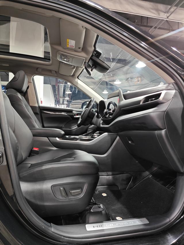 TOYOTA HIGHLANDER HYBRID Premium Edition 2022