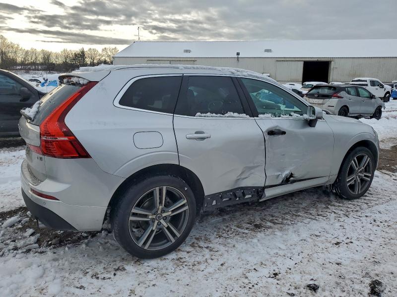 VOLVO XC60 T5 MOMENTUM 2021