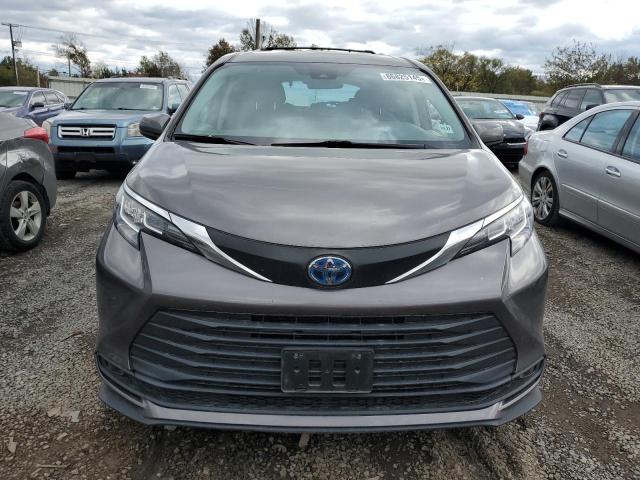 TOYOTA SIENNA LE 2022