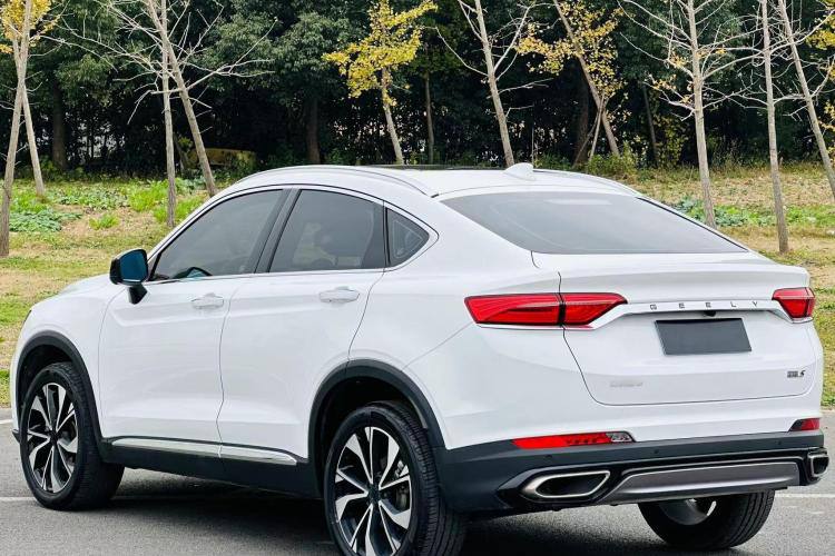 Geely Tugella 2021