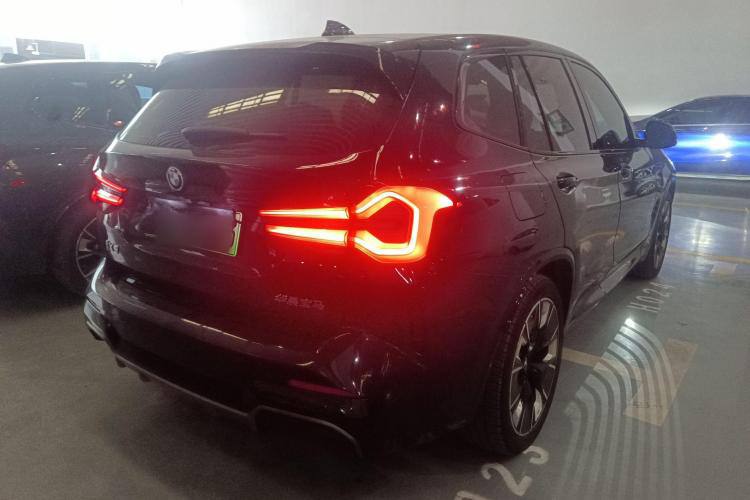 BMW iX3	2023