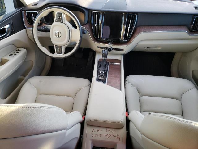 VOLVO XC60 T6 MOMENTUM 2021