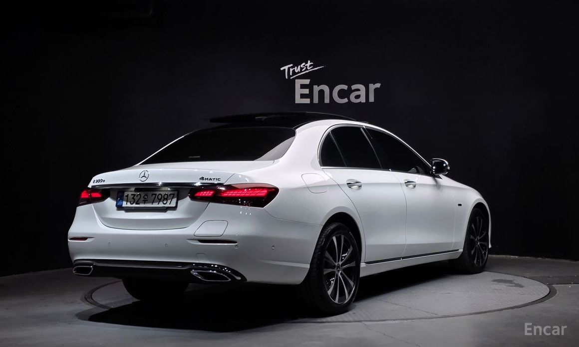 2021 Mercedes-Benz E-Класс V (W213, S213, C238) Рестайлинг E300e 4MATIC Exclusive с пробегом 40 270 км