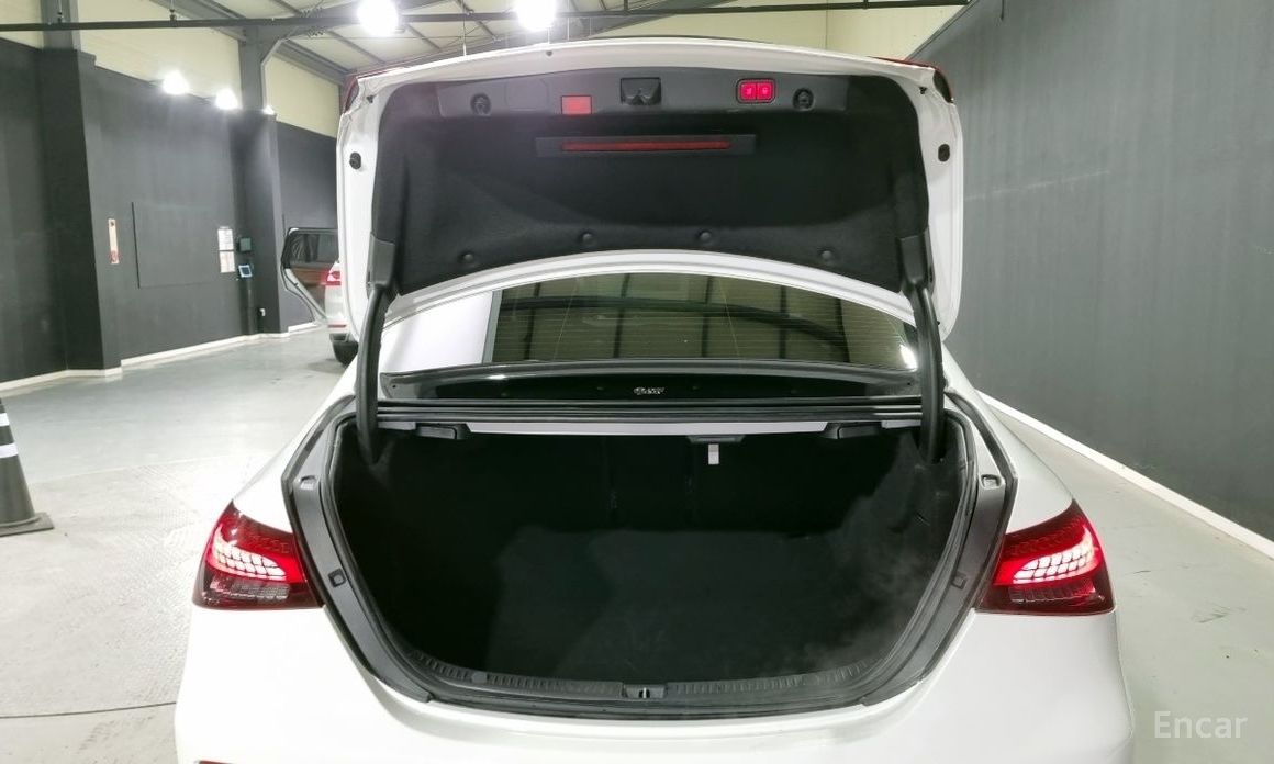 2022 Mercedes-Benz E-Класс V (W213, S213, C238) Рестайлинг E220d 4MATIC AMG Line с пробегом 48 000 км