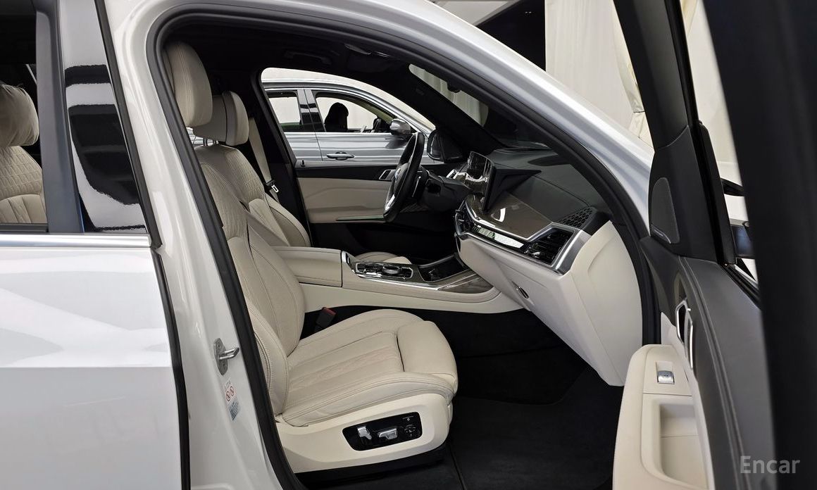 2023 BMW X7 I (G07) Рестайлинг xDrive 40d Design Pure Excellence 6-Seater с пробегом 30 828 км