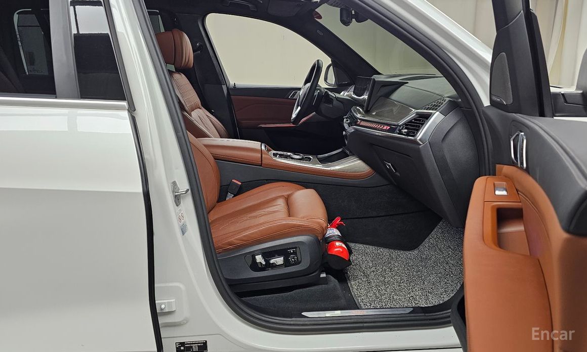 2023 BMW X7 I (G07) Рестайлинг xDrive 40i Design Pure Excellence 7-Seater с пробегом 25 612 км