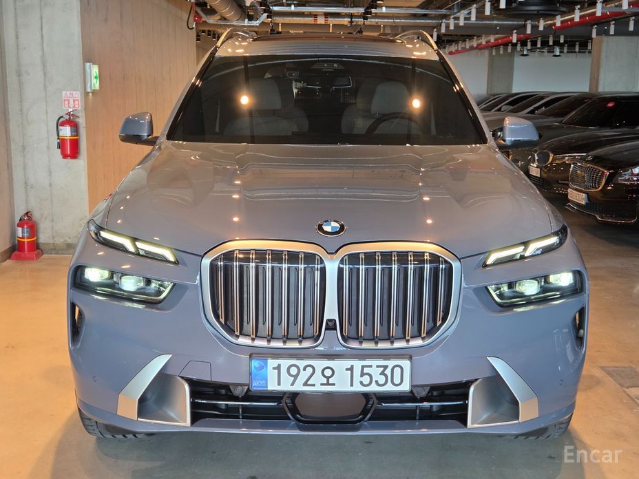 2023 BMW X7 I (G07) Рестайлинг xDrive 40i Design Pure Excellence Frist Edition 6STR с пробегом 89 985 км