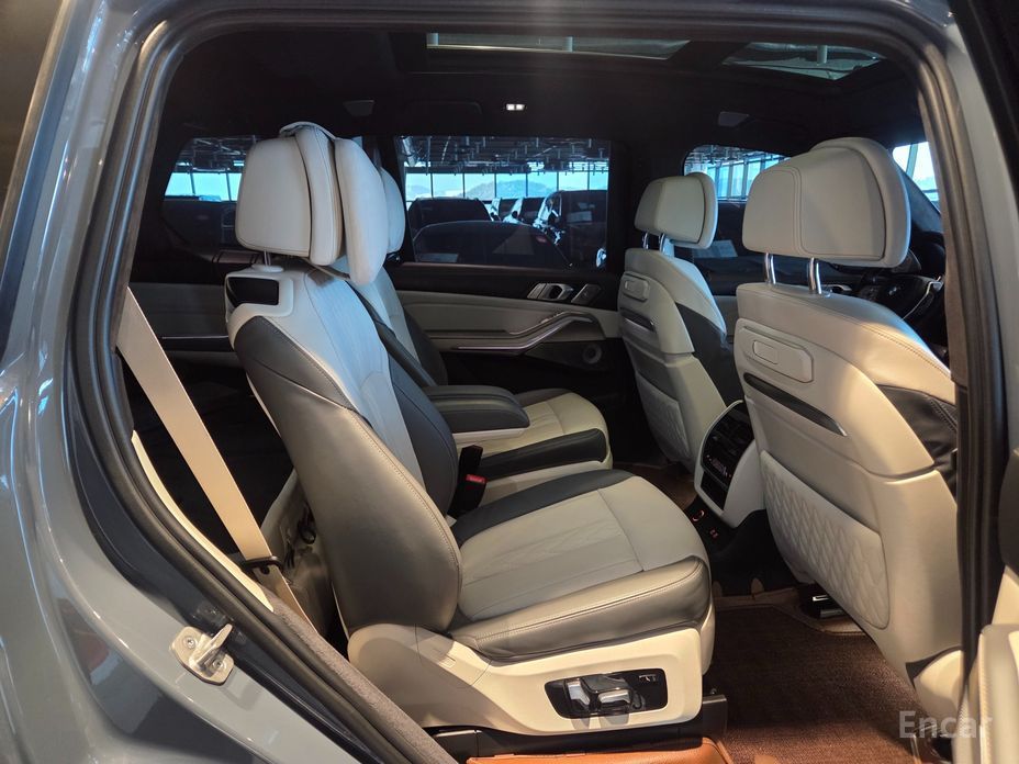 2023 BMW X7 I (G07) Рестайлинг xDrive 40i Design Pure Excellence Frist Edition 6STR с пробегом 89 985 км
