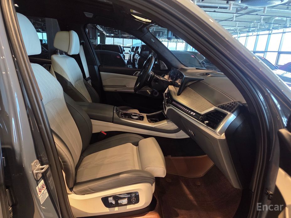 2023 BMW X7 I (G07) Рестайлинг xDrive 40i Design Pure Excellence Frist Edition 6STR с пробегом 89 985 км