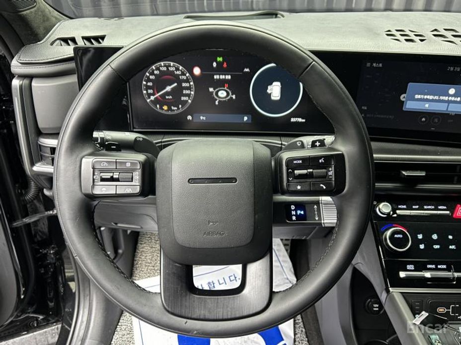 2025 Hyundai Santa Fe V (MX5) Gasoline 2.5T 2WD Calligraphy с пробегом 33 767 км
