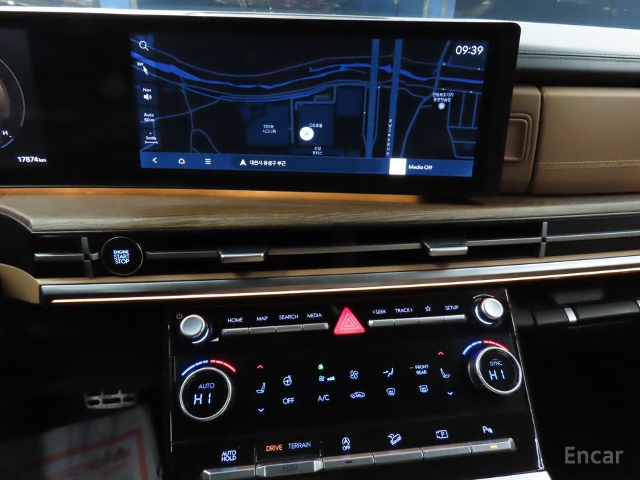 2024 Hyundai Santa Fe V (MX5) Gasoline 2.5T 4WD Calligraphy с пробегом 17 851 км