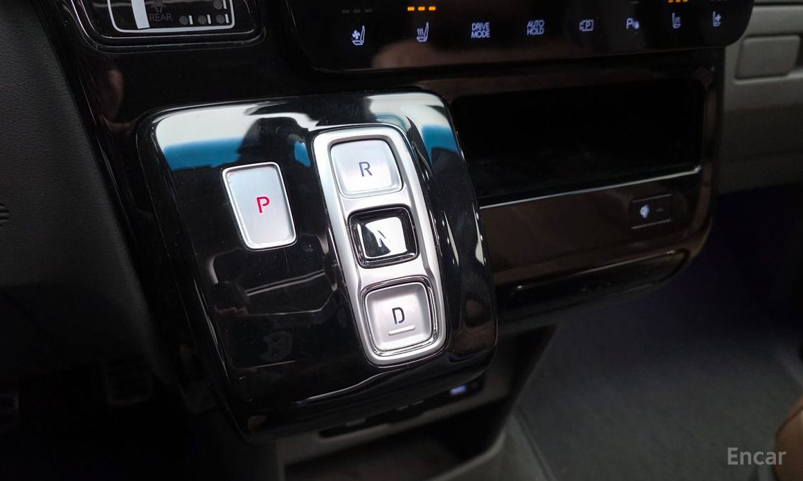 2022 Hyundai Staria  4WD Lounge 9-Seater Inspiration с пробегом 77 762 км