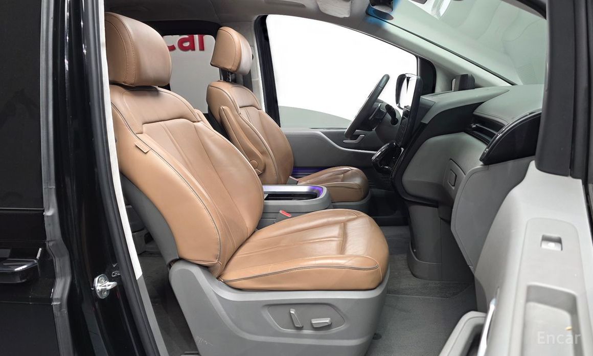 2022 Hyundai Staria  4WD Lounge 9-Seater Inspiration с пробегом 77 762 км