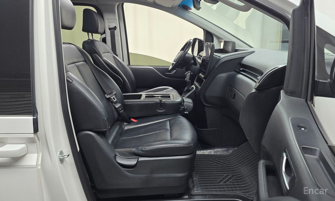 2022 Hyundai Staria  4WD Tourer 11-Seater Modern с пробегом 71 421 км